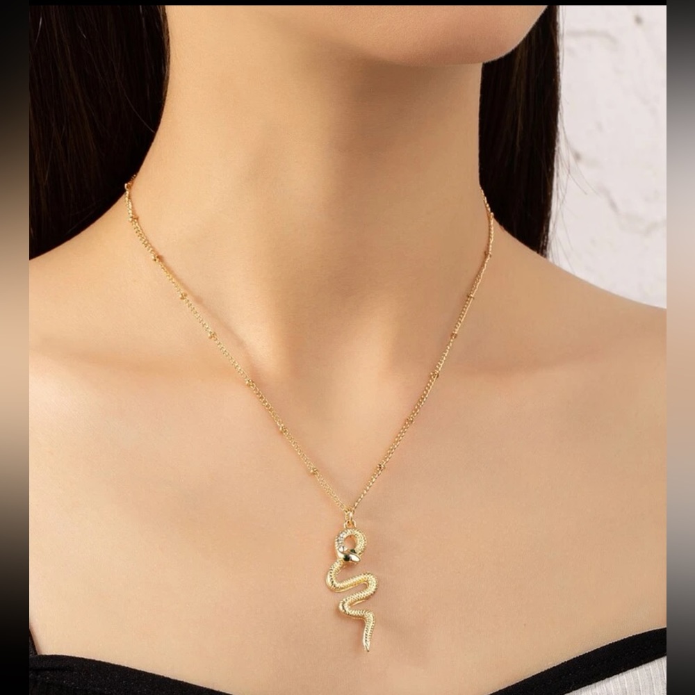 🐍 Adorable Metallic Rhinestone Serpent Snake Necklace 🐍